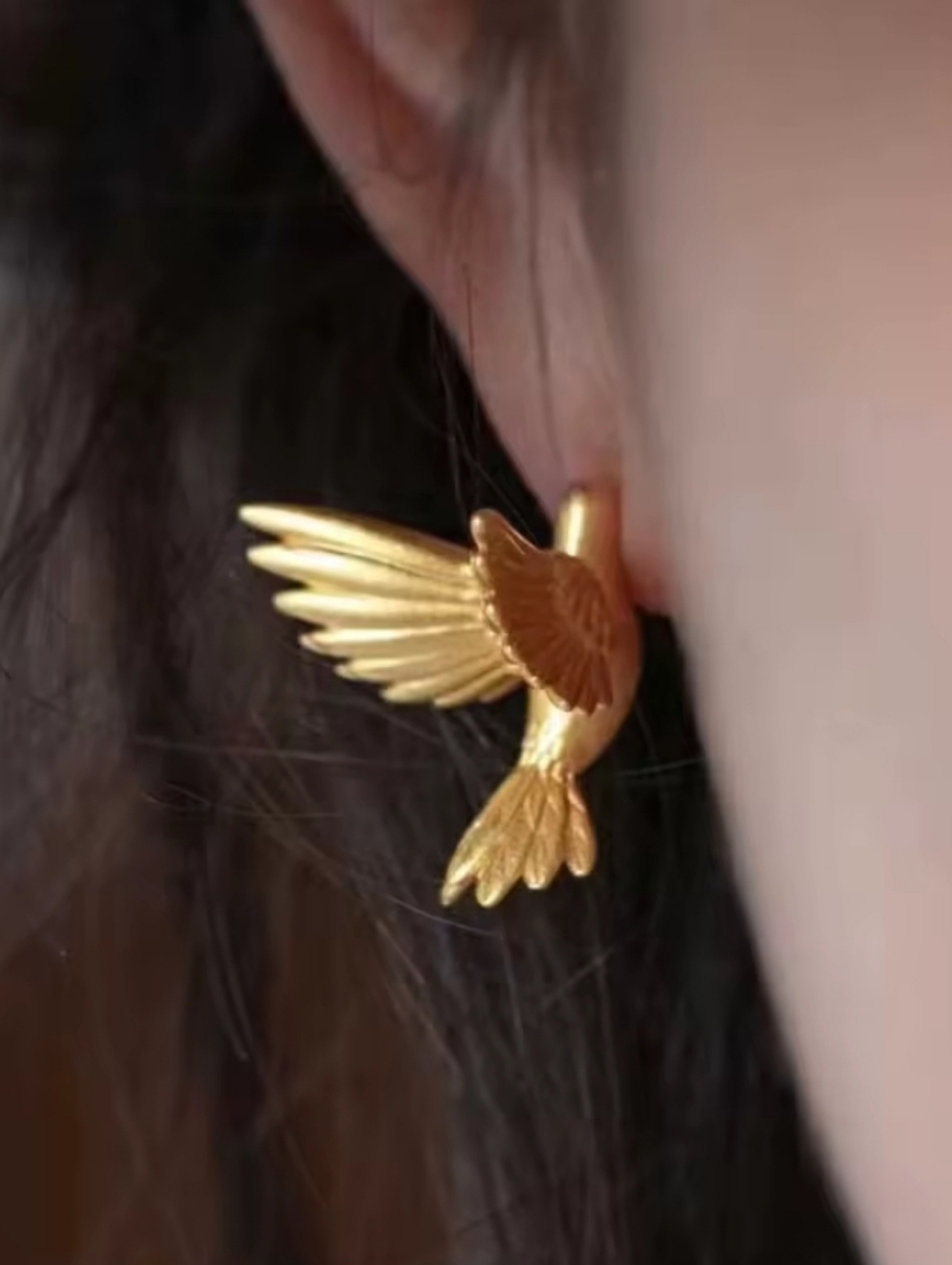New! Dainty Gold Hummingbird Stud Earrings • NWOT